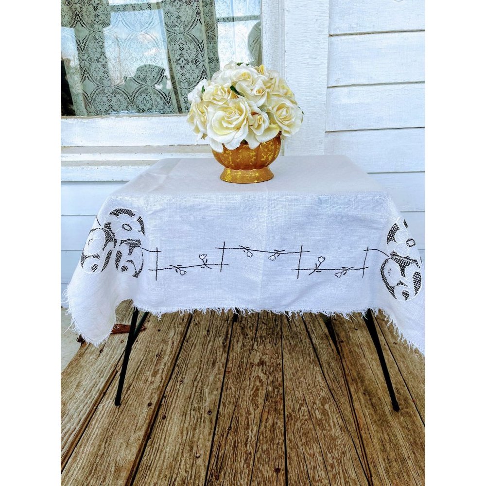 Vintage Flax Linen Embroidery small tablecloth - Picture 3 of 11